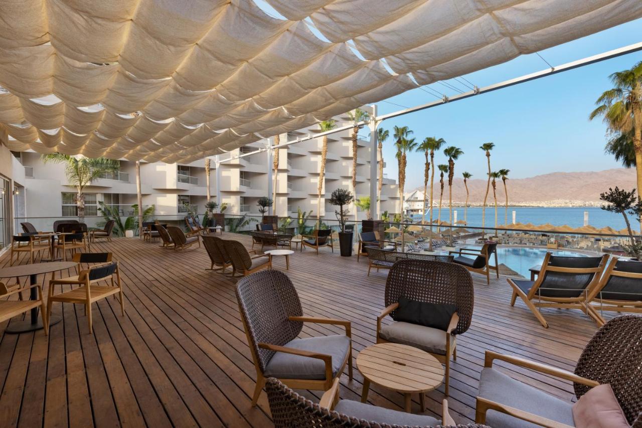 阿丽雅酒店 埃拉特 外观 照片 The pool deck at the Dead Sea